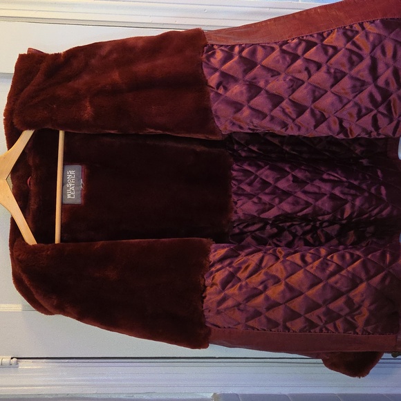 Plus Queen Size Like New Wilsons Red Leather Jacket. Fur Hood quilt lined. - Picture 13 of 14